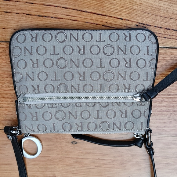 Oroton bag, crossbody, excellent condition  only used a few times - Picture 3 of 3